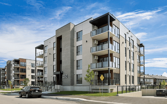Une image d'un immeuble géré par Urban Services, une entreprise de gestion immobilière basée en Outaouais, plus précisément à Gatineau. En tant que propriétaire d’immeuble, il est important de comprendre les erreurs les plus commises dans la gestion de votre propriété.