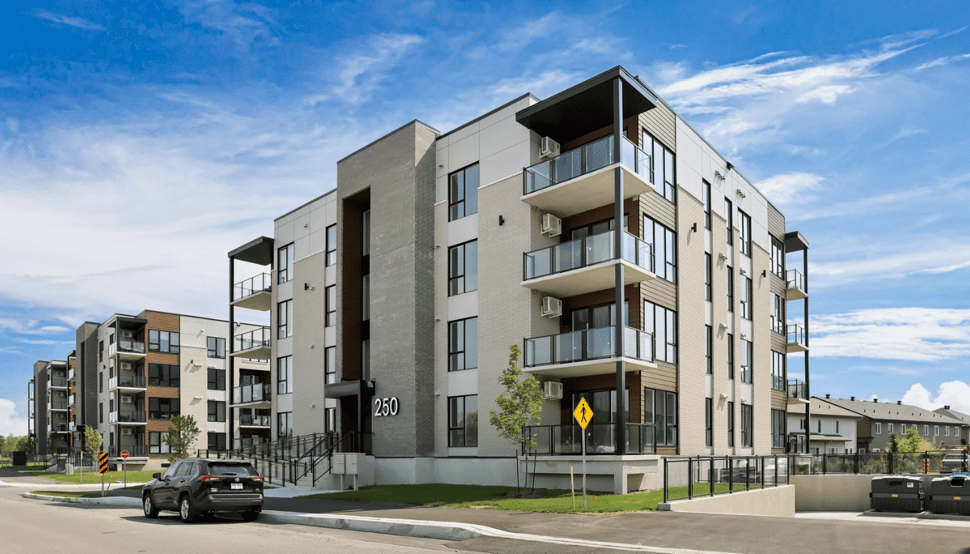 Une image d'un immeuble géré par Urban Services, une entreprise de gestion immobilière basée en Outaouais, plus précisément à Gatineau. En tant que propriétaire d’immeuble, il est important de comprendre les erreurs les plus commises dans la gestion de votre propriété.